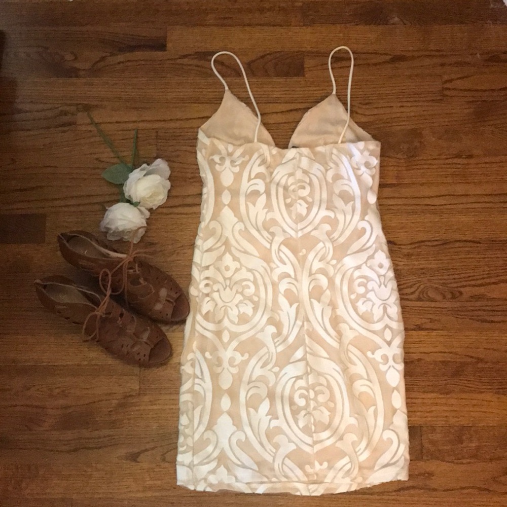 ❗️SOLD❗️Lace Dress - Picture 3 of 3